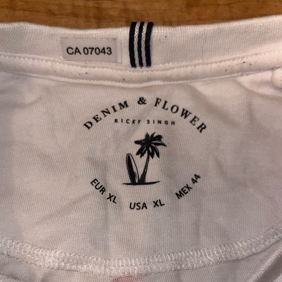 Denim & Flower White “Flamingo” T Shirt. High quality material. Men’s Size XL. - Picture 4 of 6